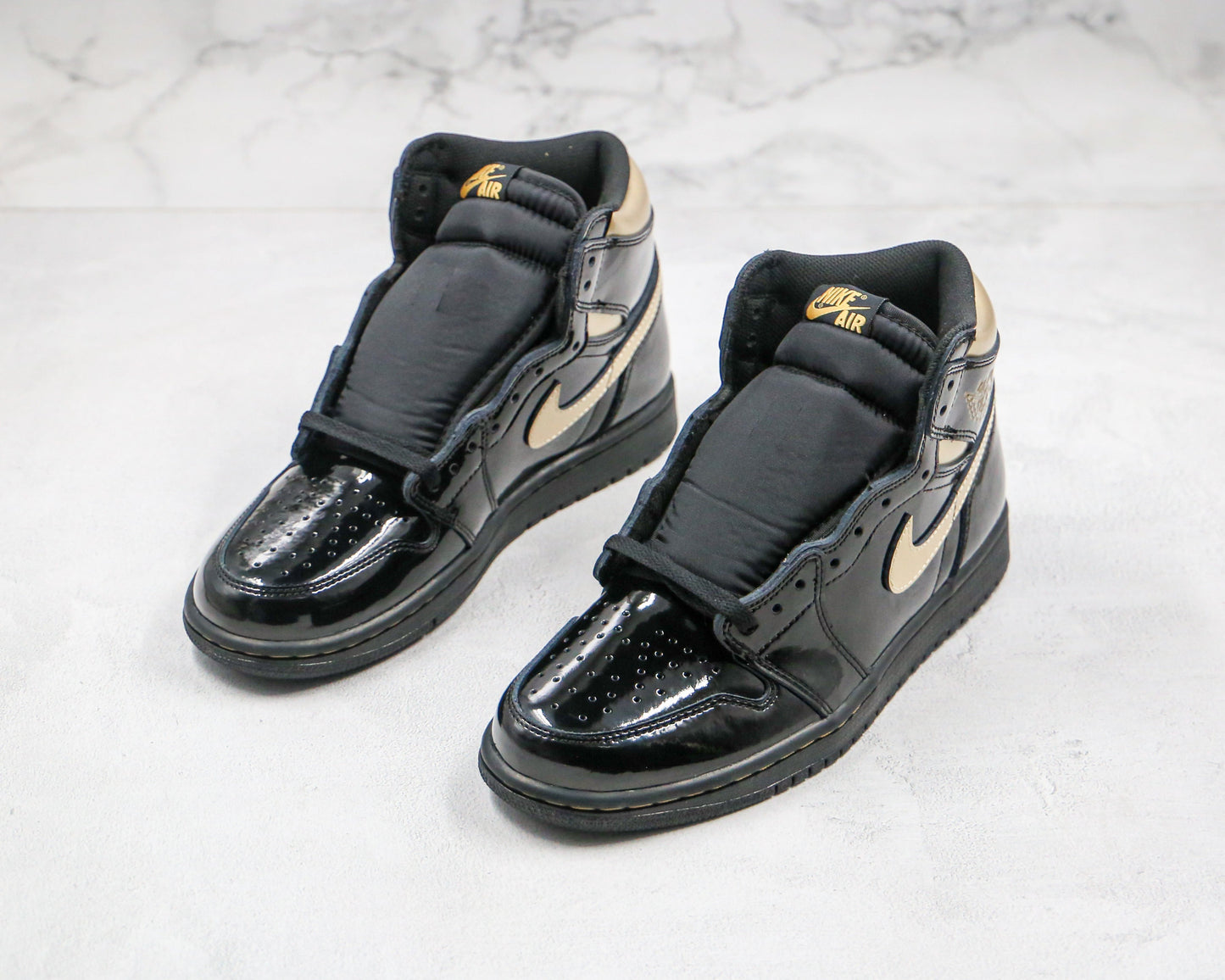 Air Jordan 1 High Black/Metallic Gold