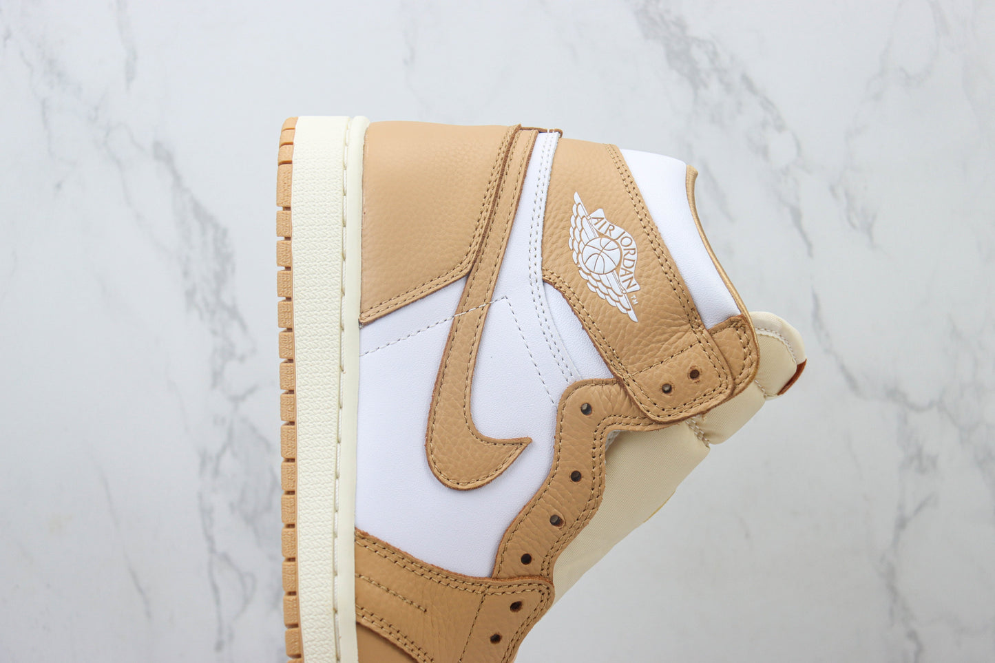 Air Jordan 1 High Praline