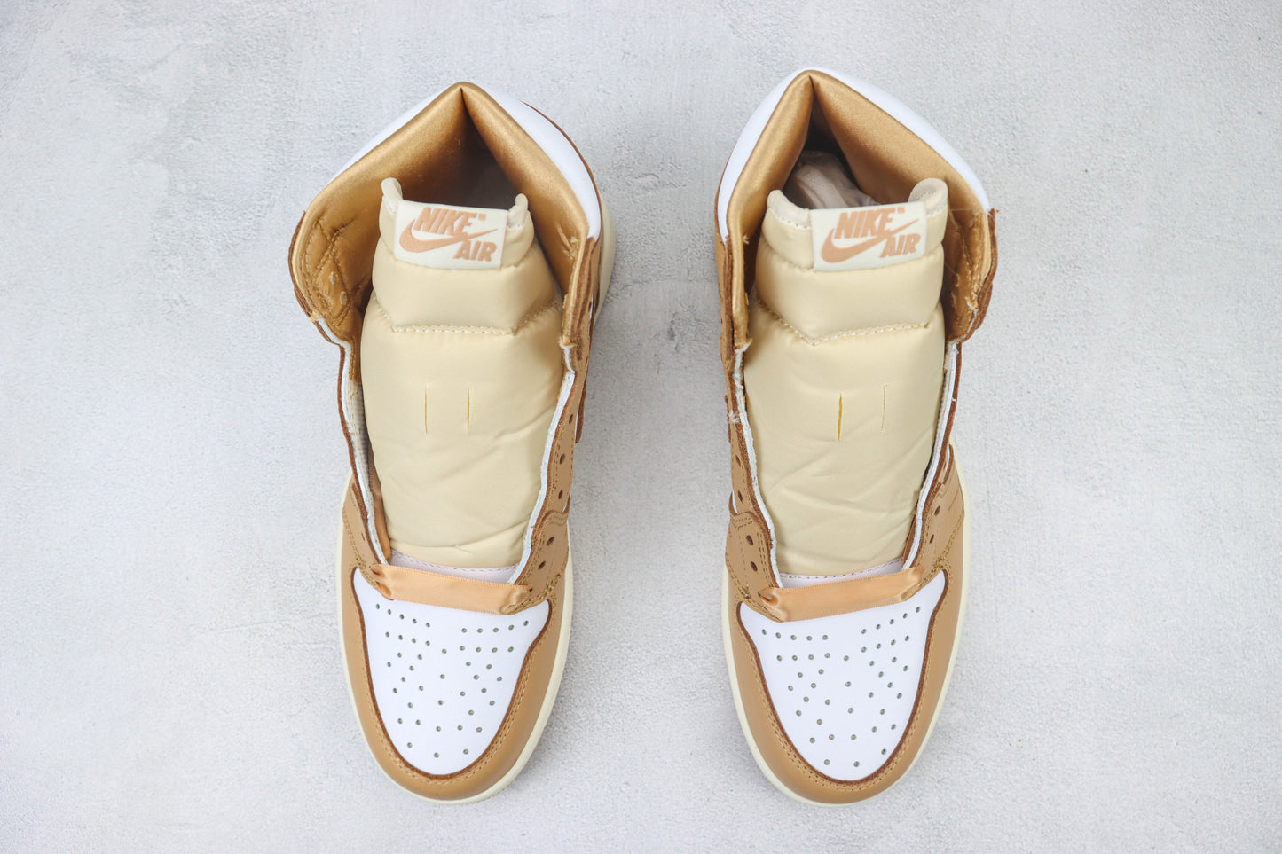 Air Jordan 1 High Praline