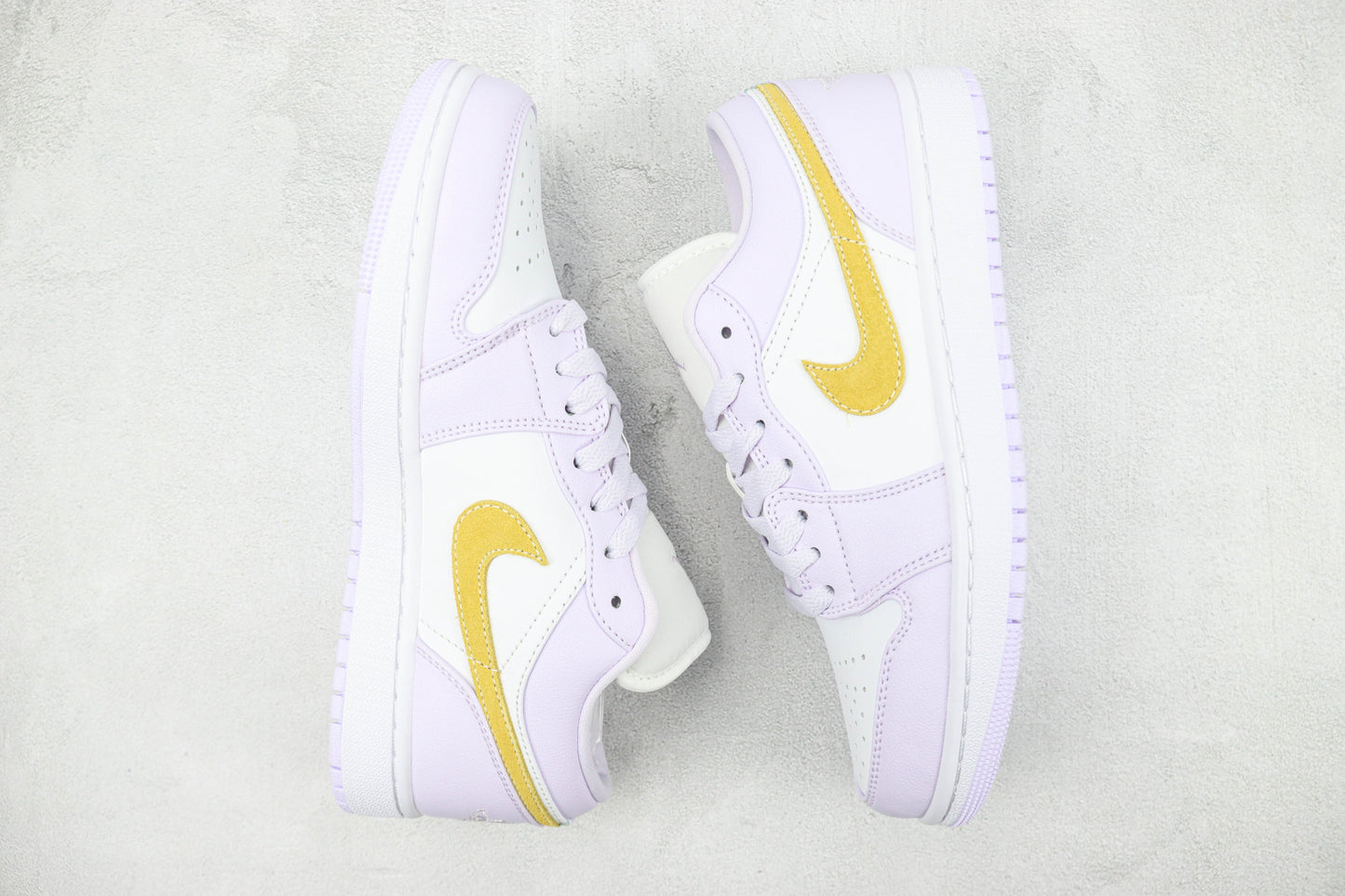 Air Jordan 1 Low Barely Grape