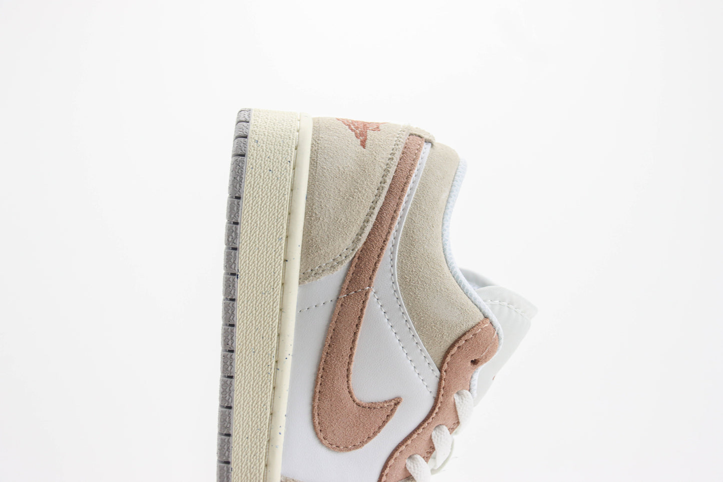 Air Jordan 1 Low Legend Light Brown