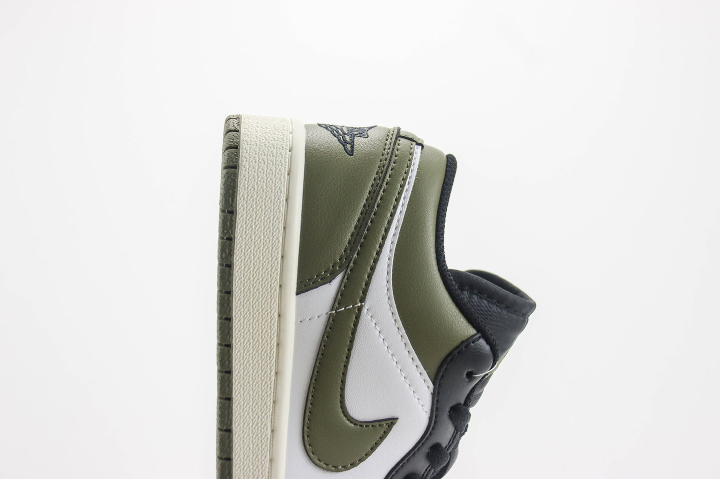Air Jordan 1 Low Medium
