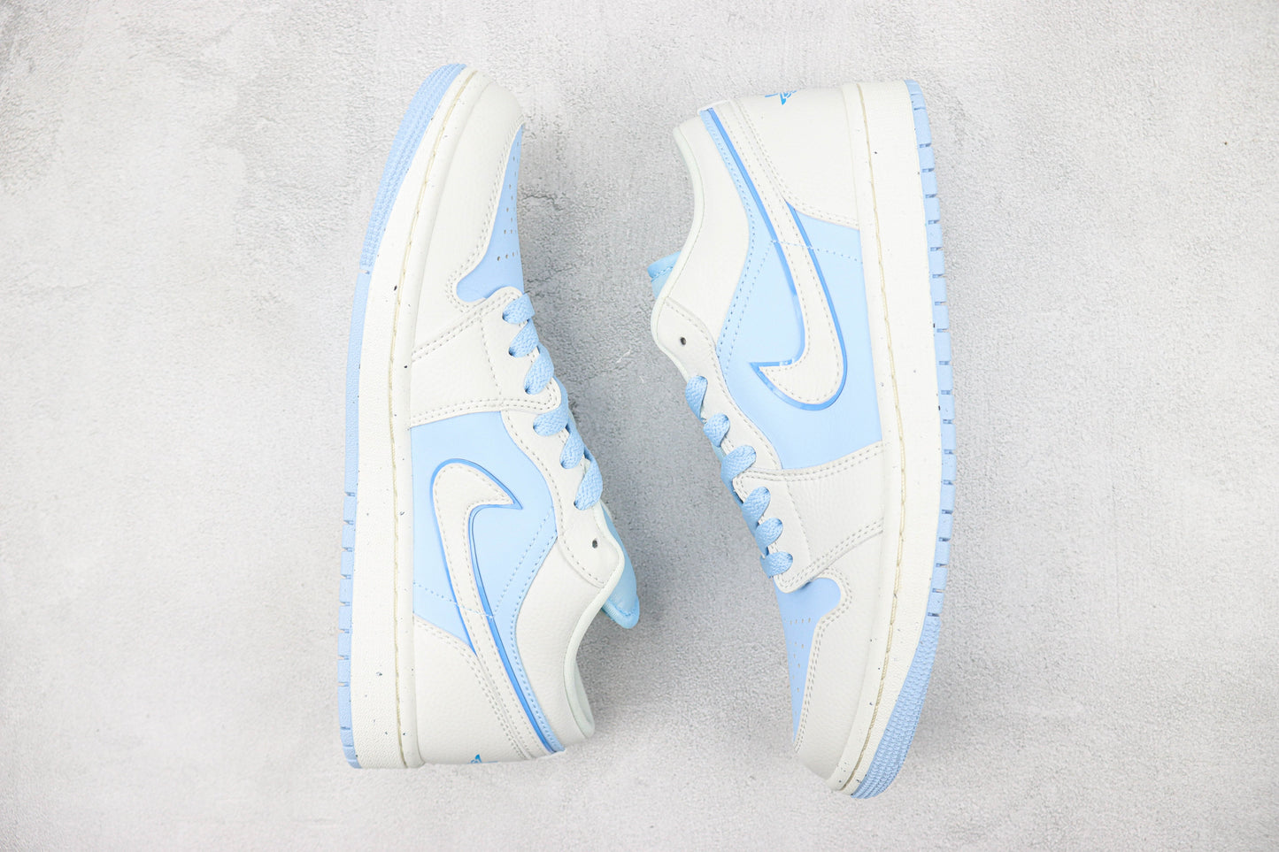 Air Jordan 1 Low Reverse Ice Blue