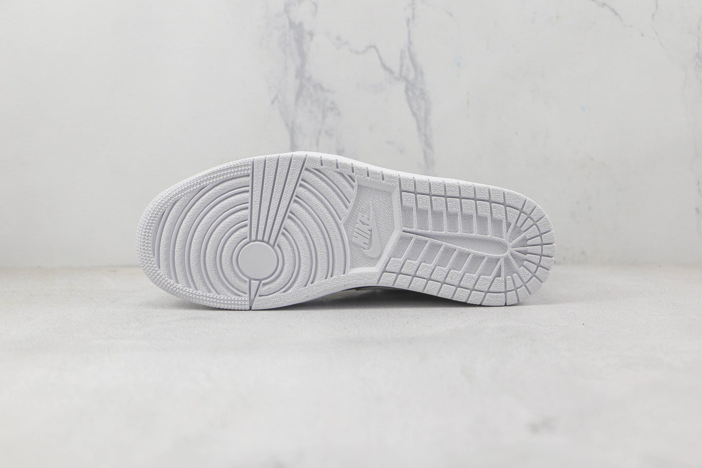 Air Jordan 1 Low Reverse Panda