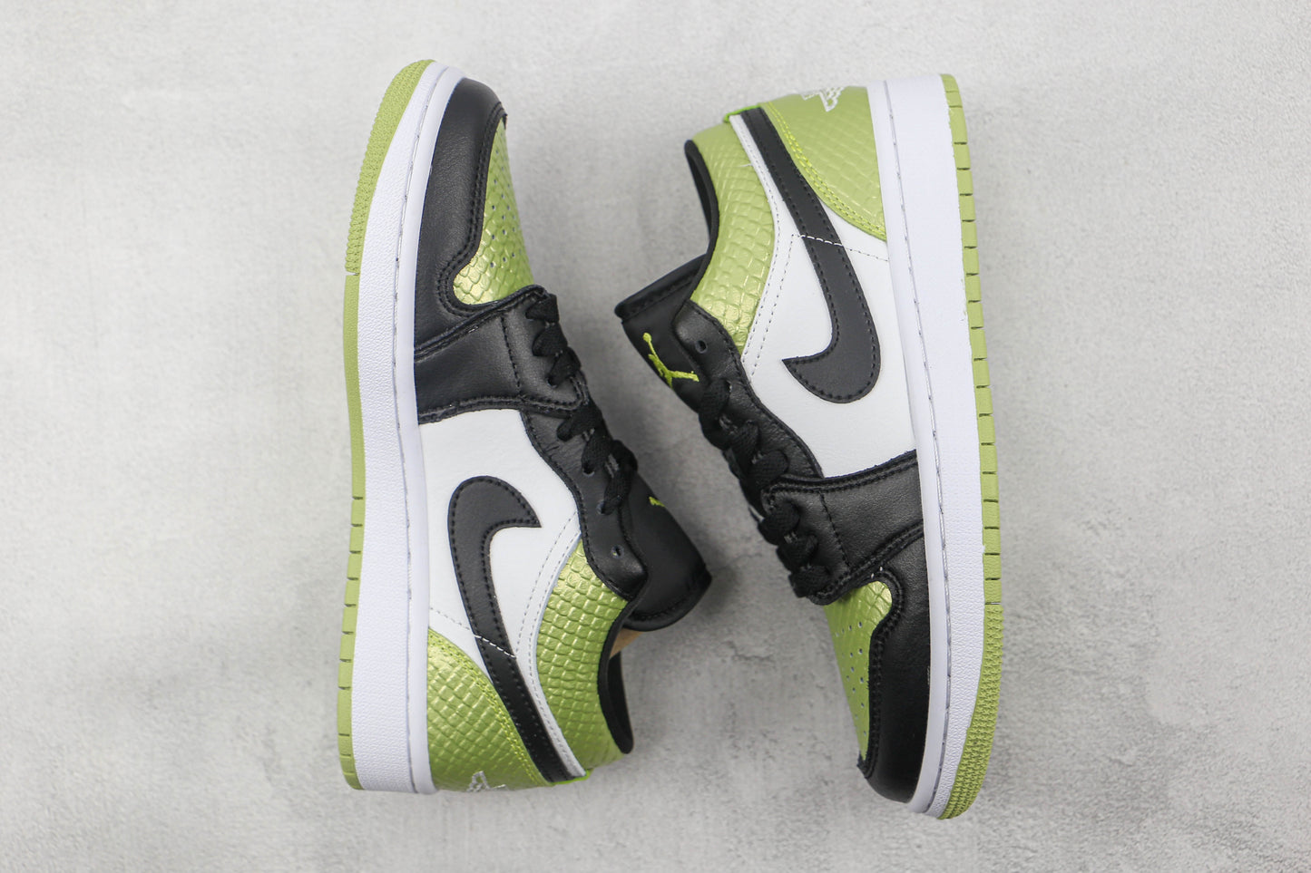 Air Jordan 1 Low Snakeskin Vivid Green