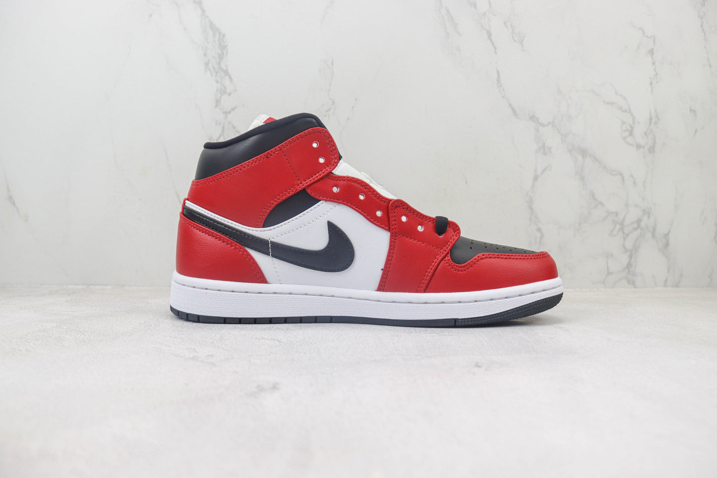 Air Jordan 1 Mid Chicago Black Toe