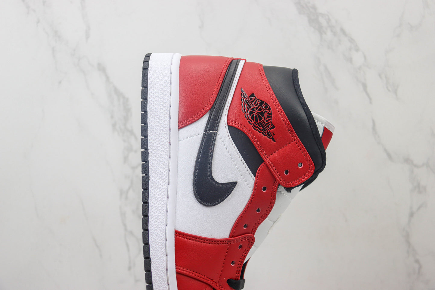 Air Jordan 1 Mid Chicago Black Toe