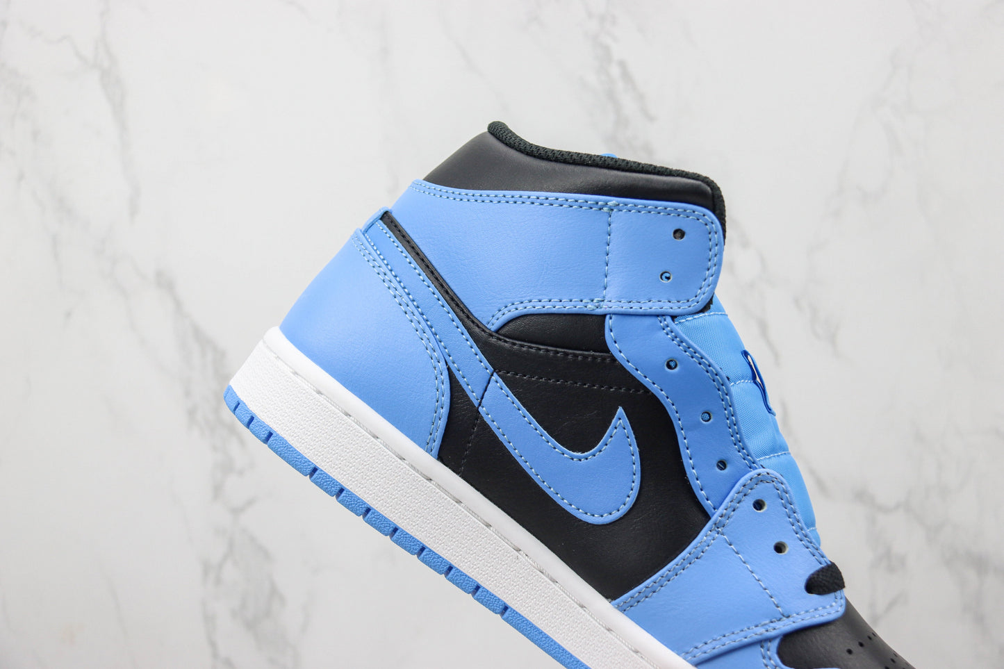 Air Jordan 1 Mid University Blue/Black