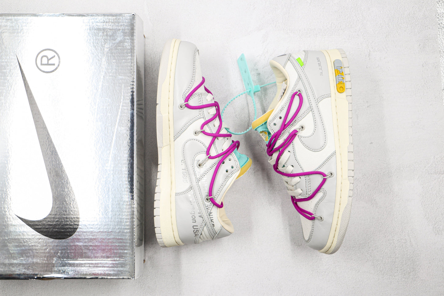 Nike Dunk Low Off White 21:50