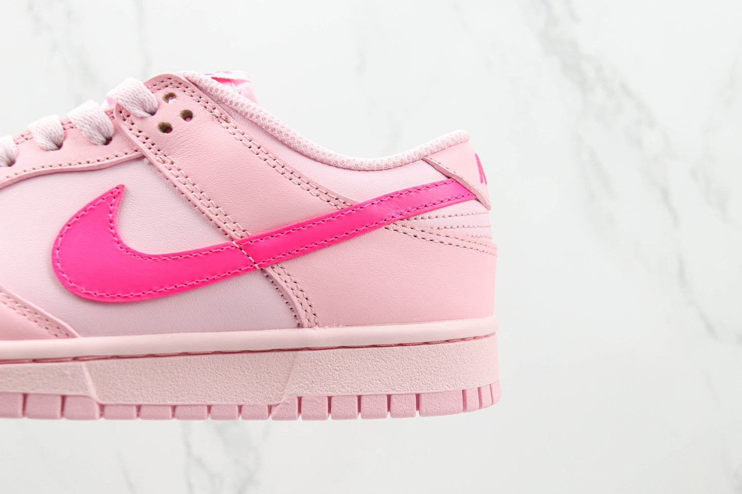 Nike Dunk Low Triple Pink