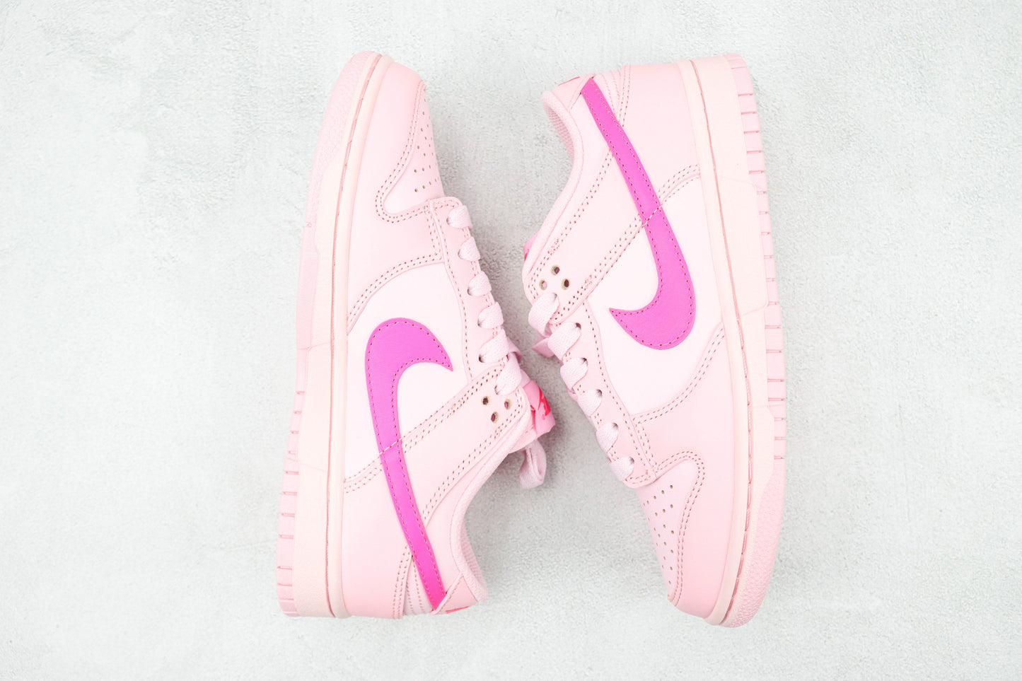 Nike Dunk Low Triple Pink