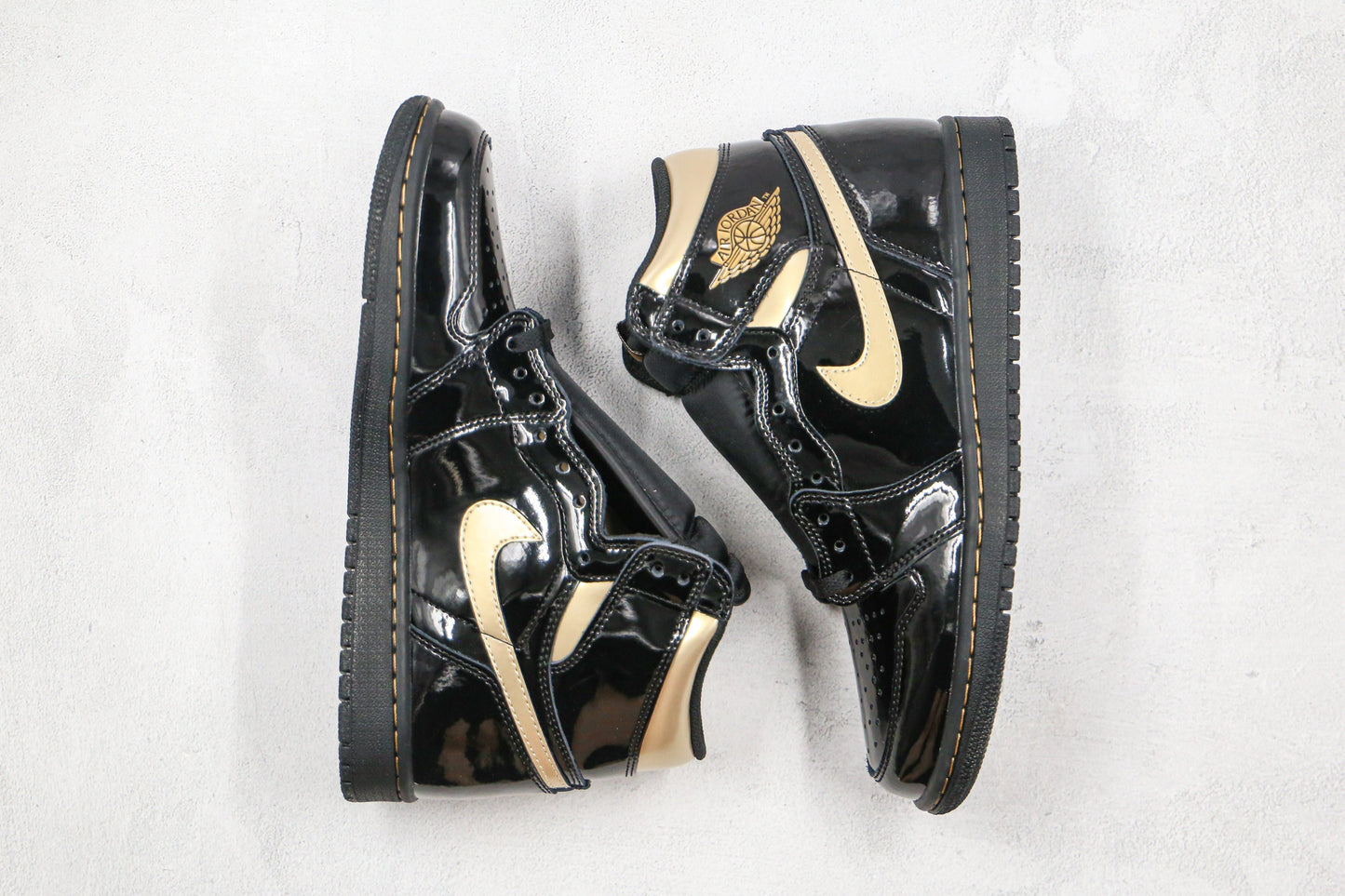 Air Jordan 1 High Black/Metallic Gold