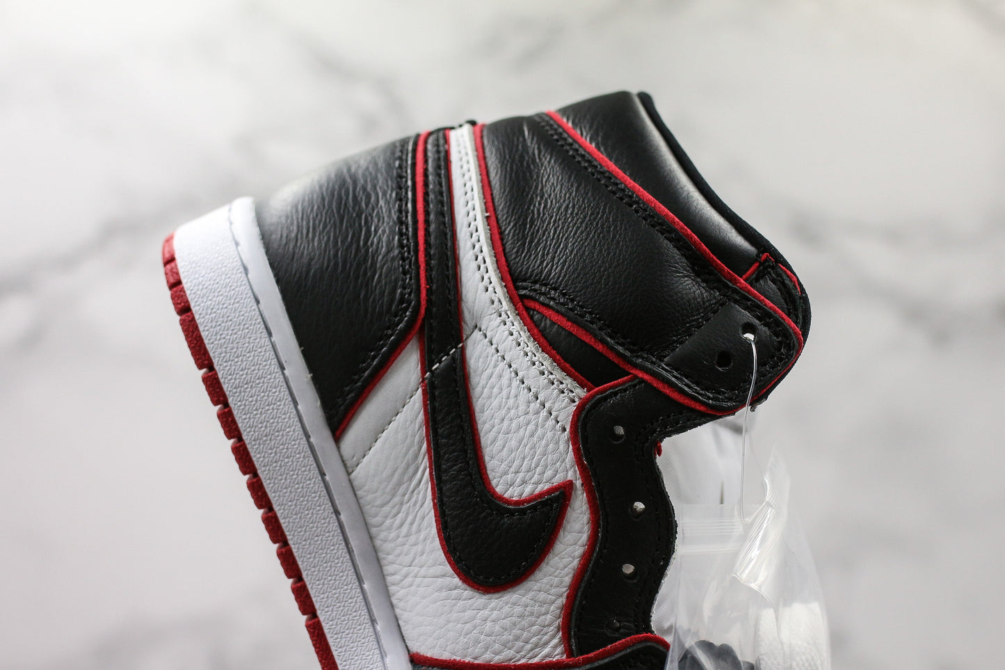 Air Jordan 1 High Bloodline