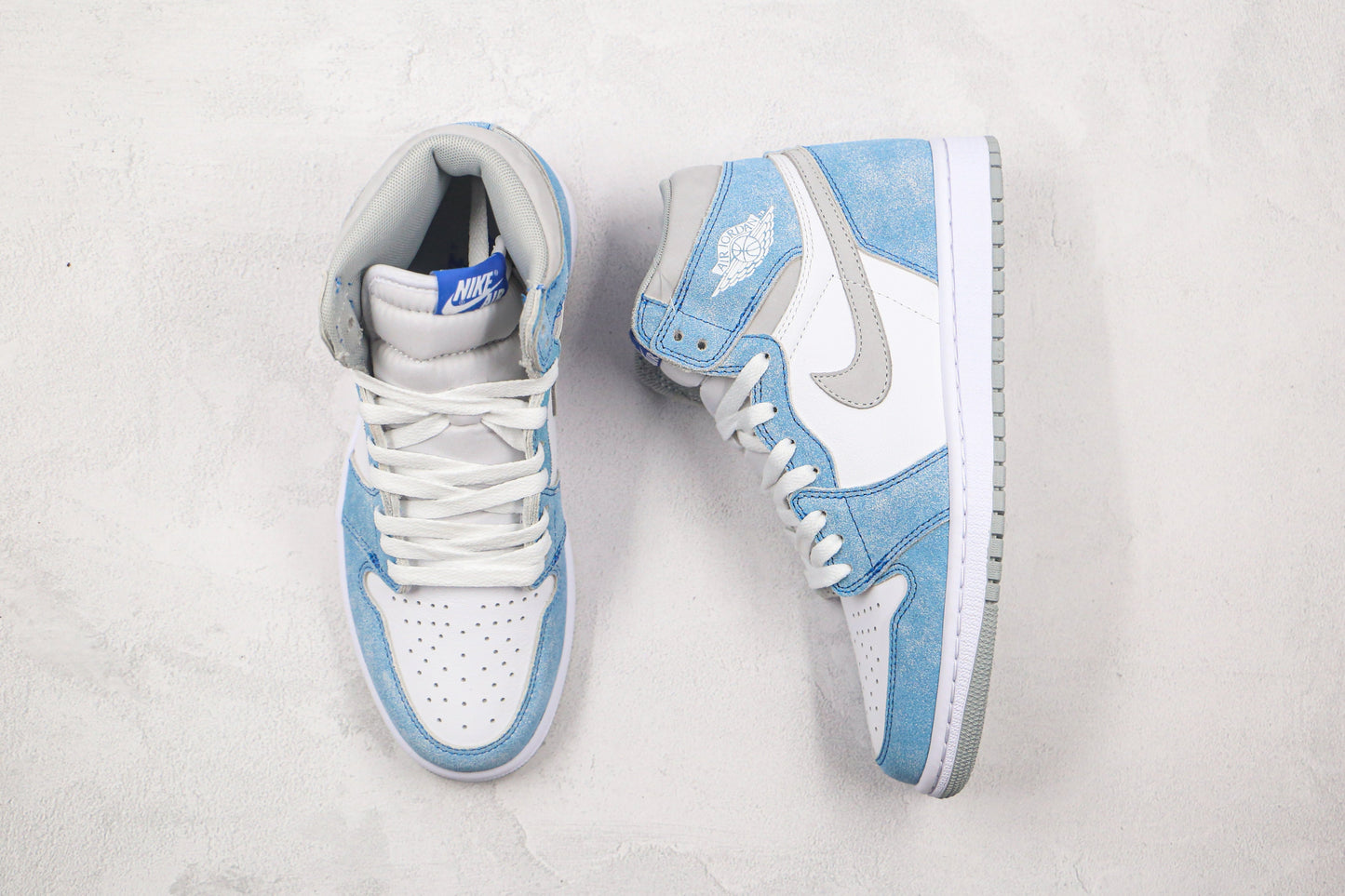 Air Jordan 1 High Hyper Royal