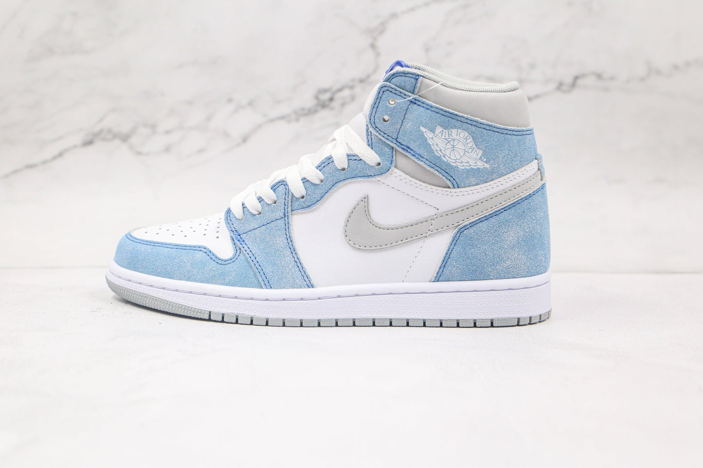 Air Jordan 1 High Hyper Royal