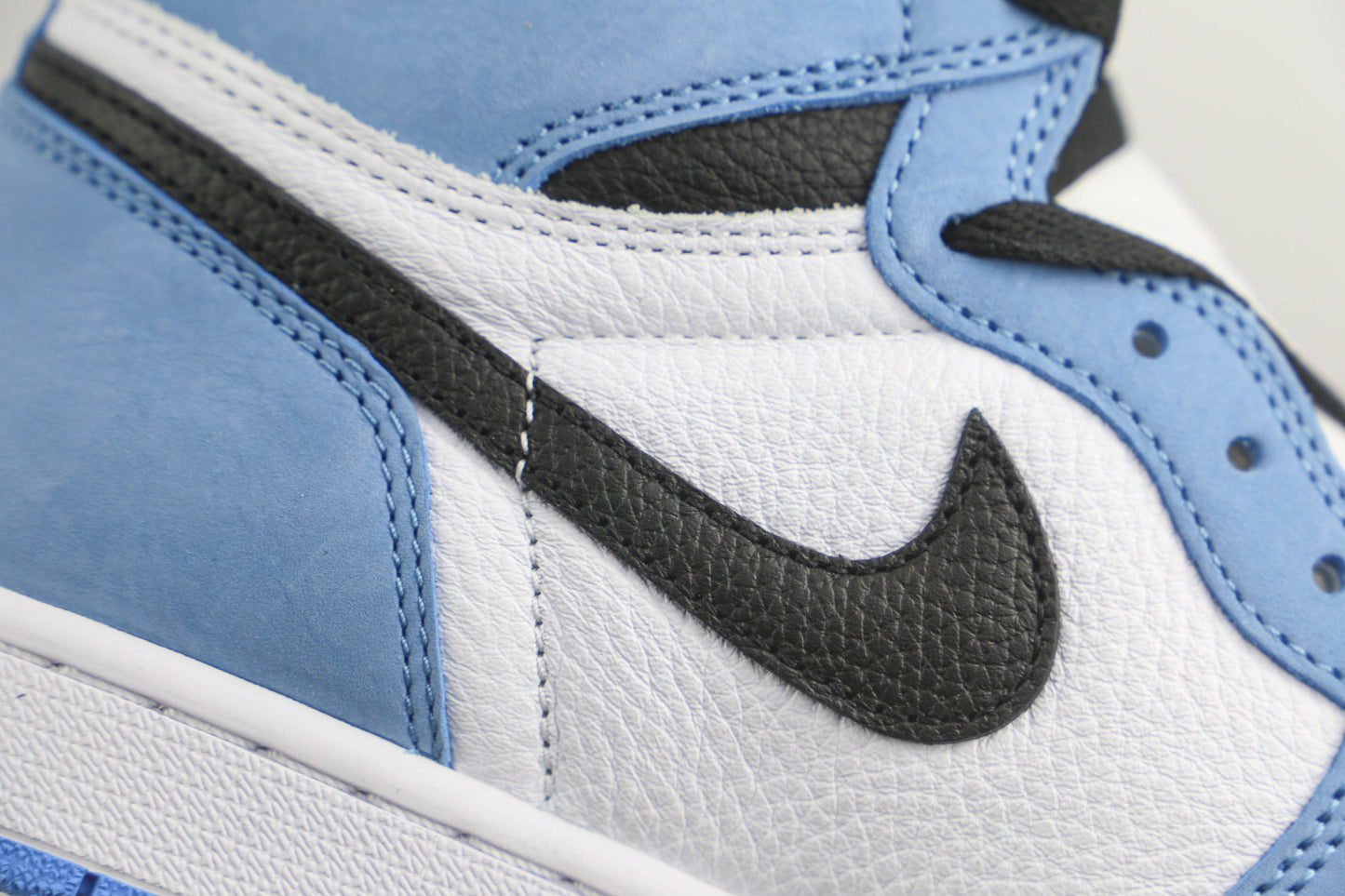 Air Jordan 1 High University Blue