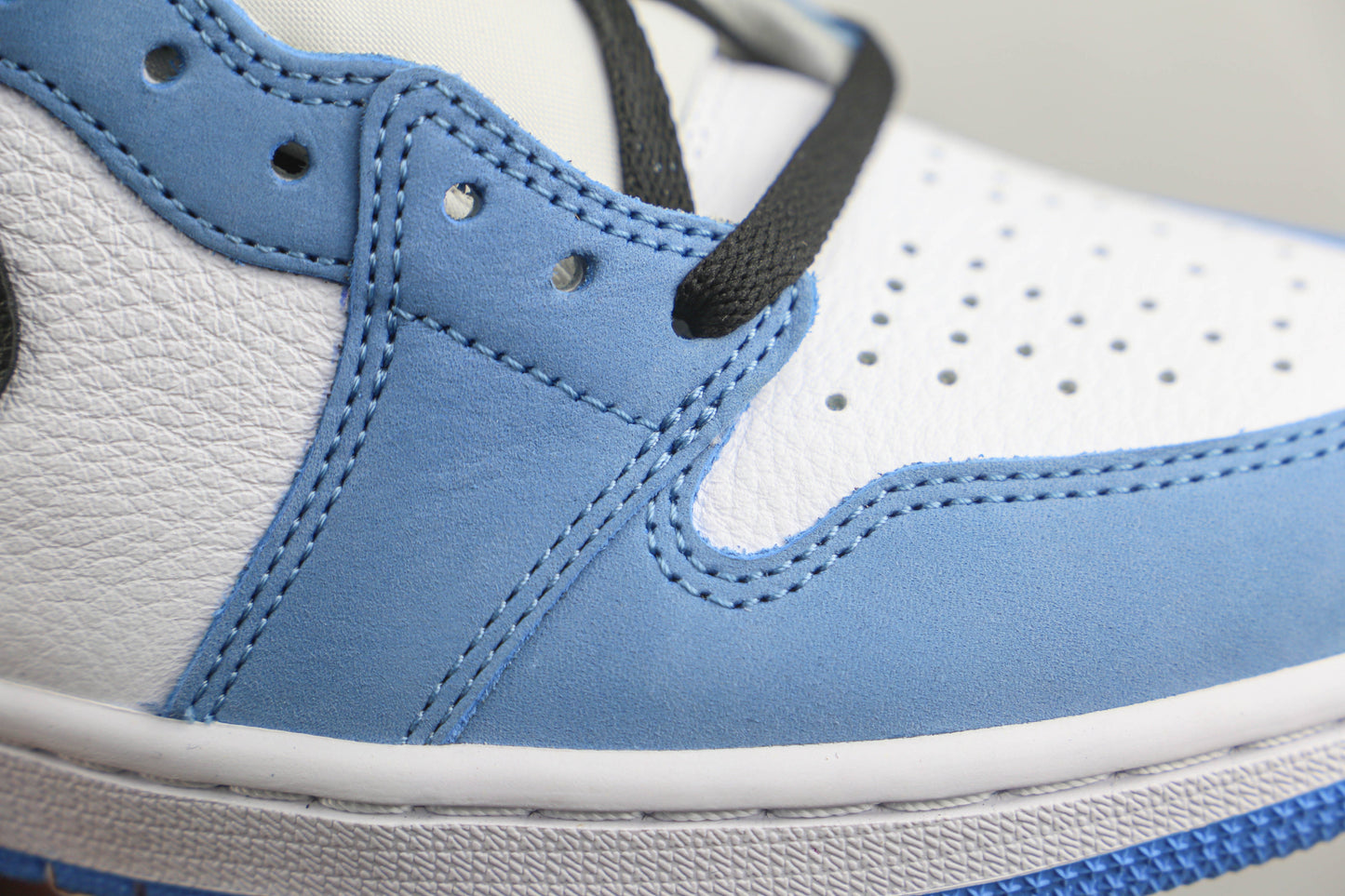 Air Jordan 1 High University Blue