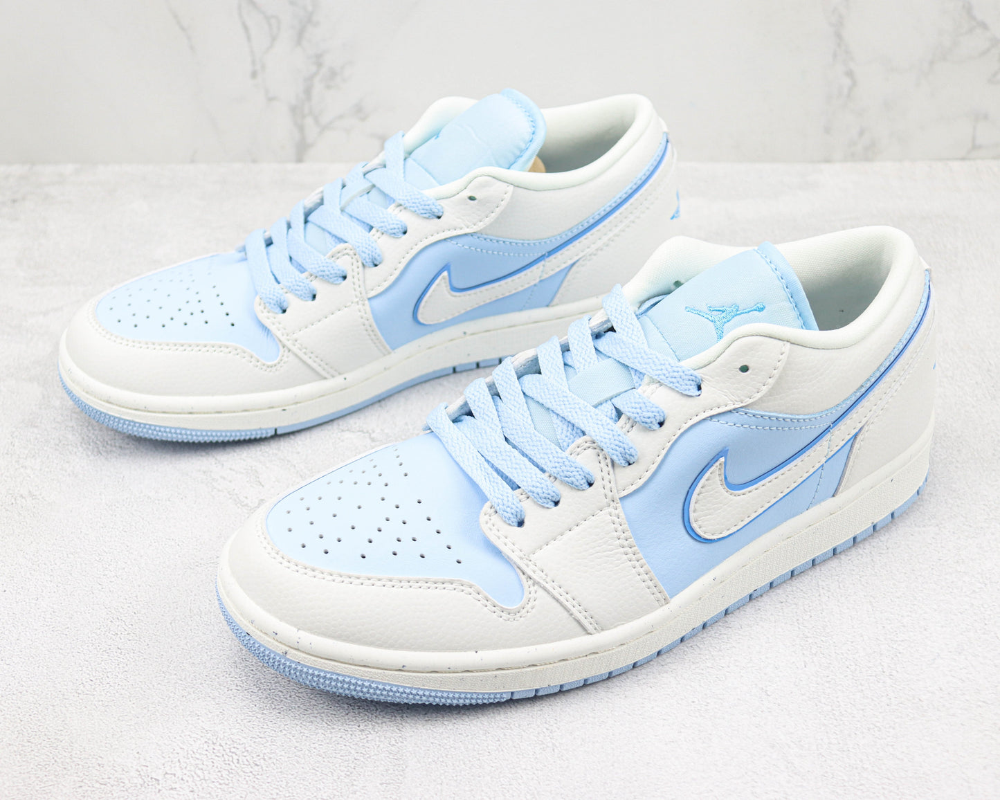 Air Jordan 1 Low Reverse Ice Blue