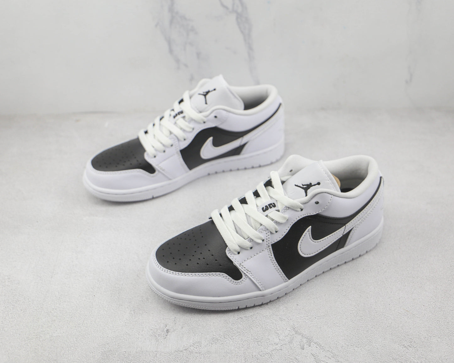 Air Jordan 1 Low Reverse Panda