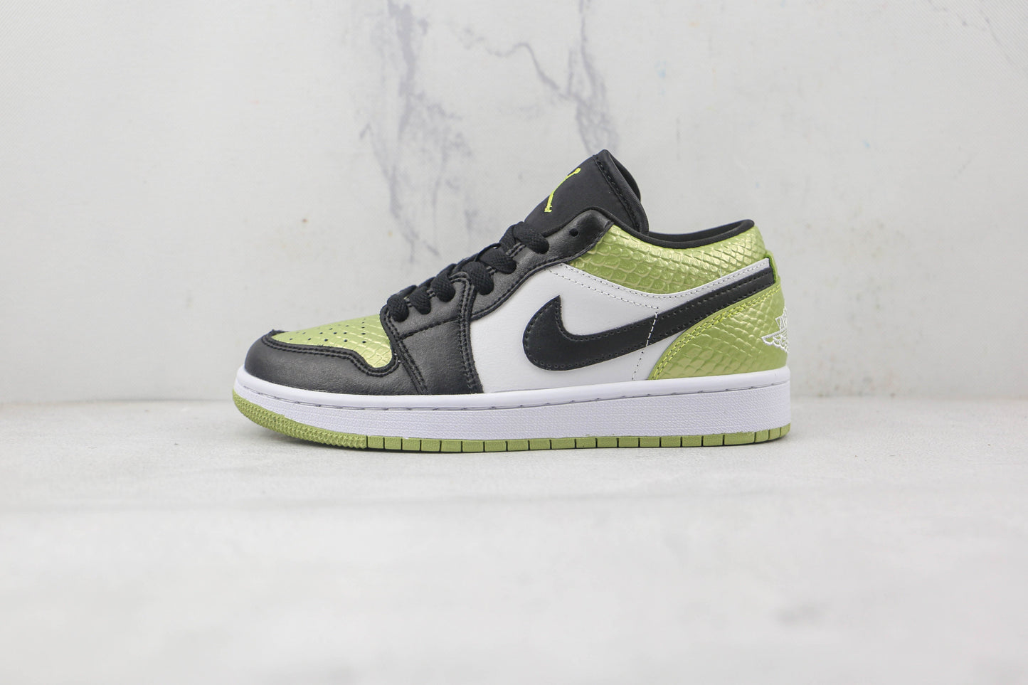 Air Jordan 1 Low Snakeskin Vivid Green