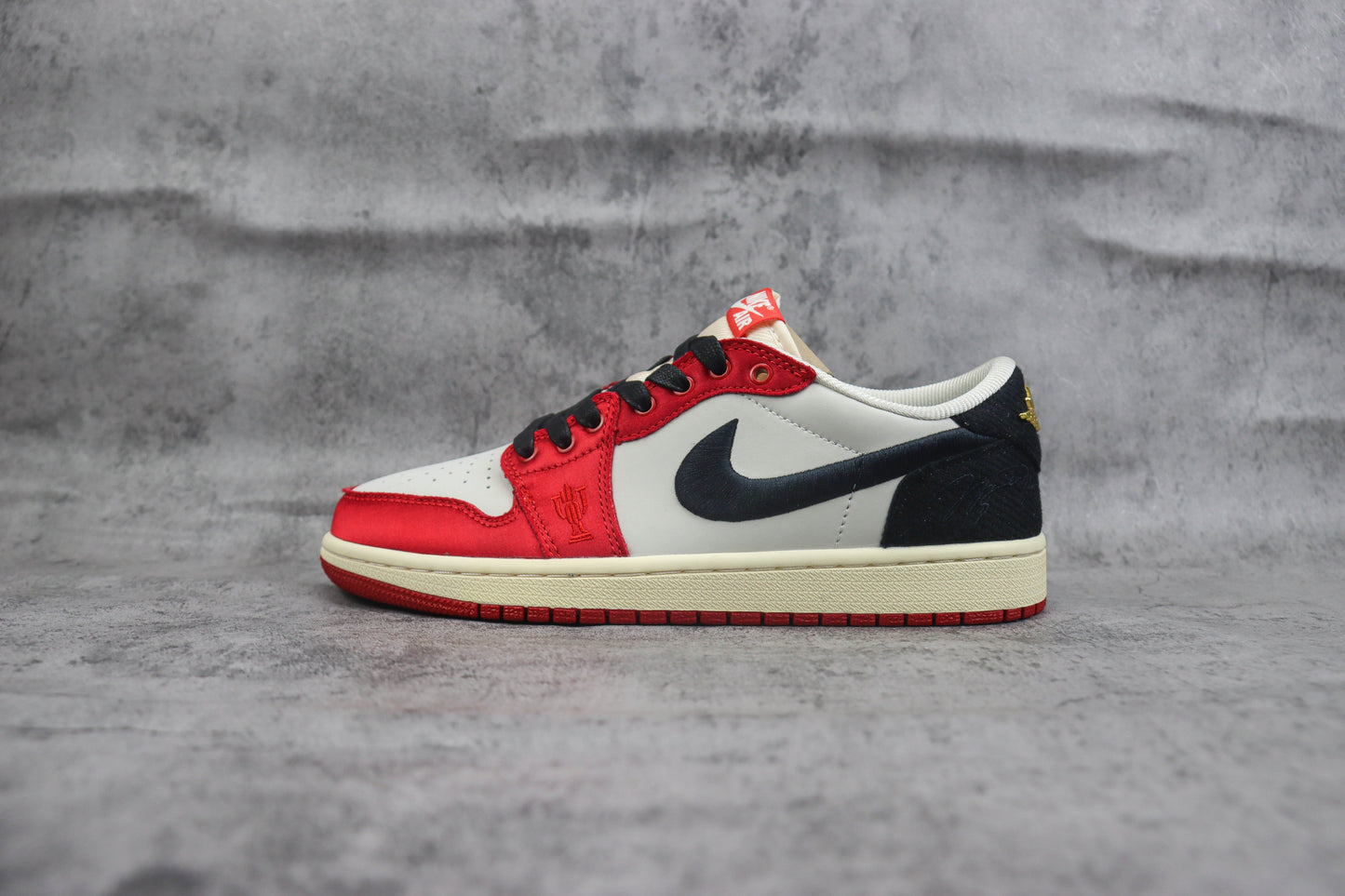 Air Jordan 1 Low x Trophy Room