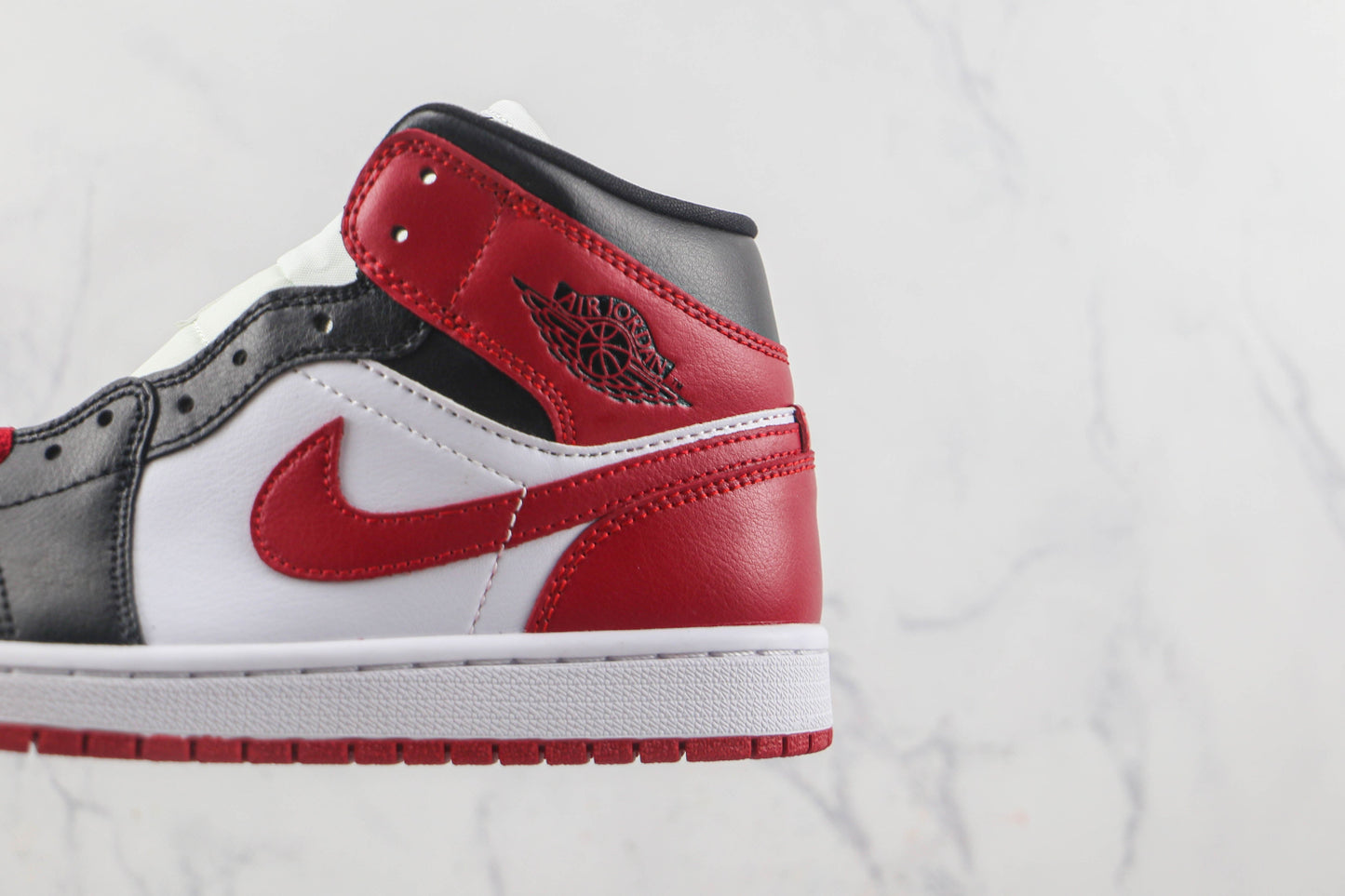 Air Jordan 1 Mid Alternate Bred Toe