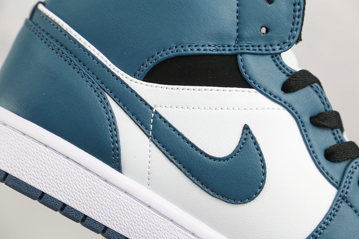 Air Jordan 1 Mid Armory Navy Blue White