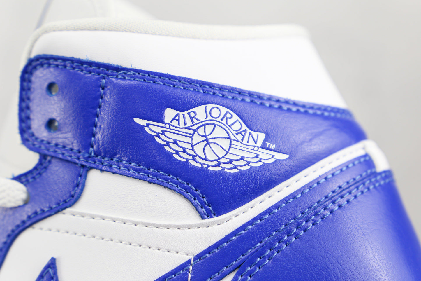 Air Jordan 1 Mid Kentucky Blue