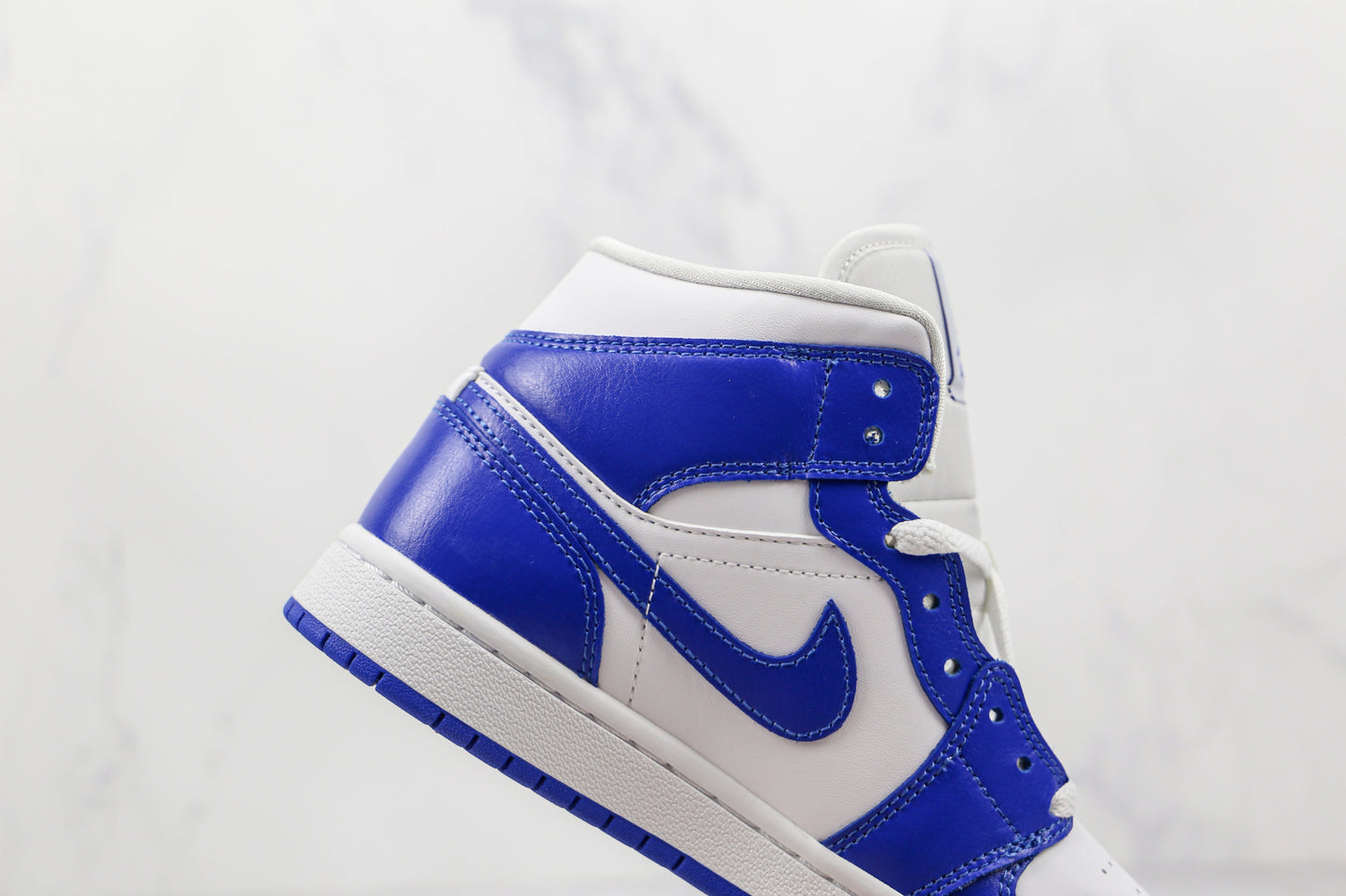 Air Jordan 1 Mid Kentucky Blue
