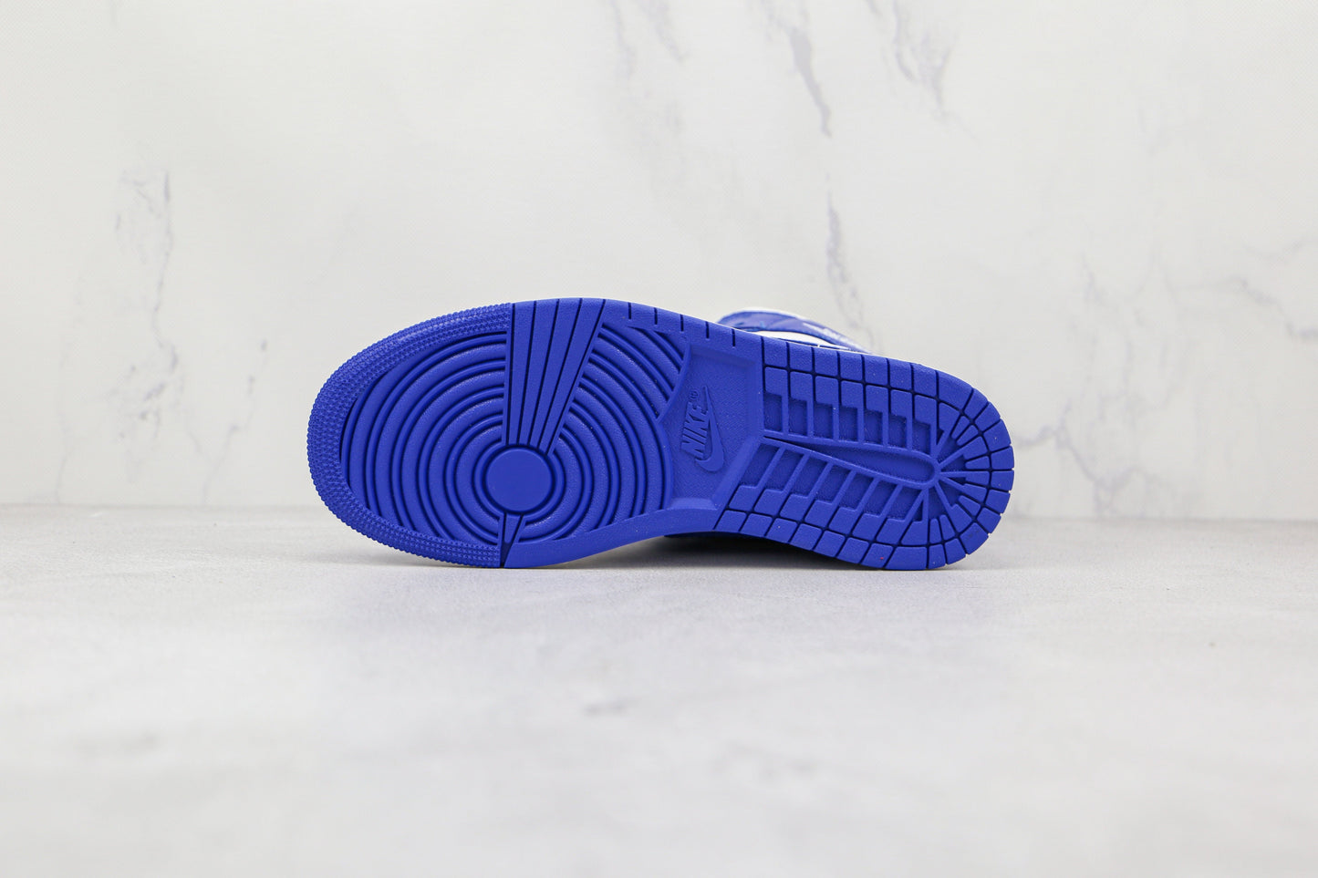 Air Jordan 1 Mid Kentucky Blue
