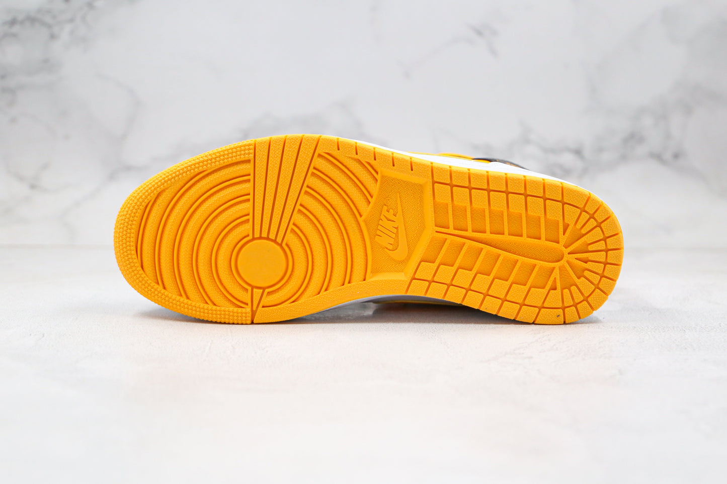 Air Jordan 1 Mid Laser Orange