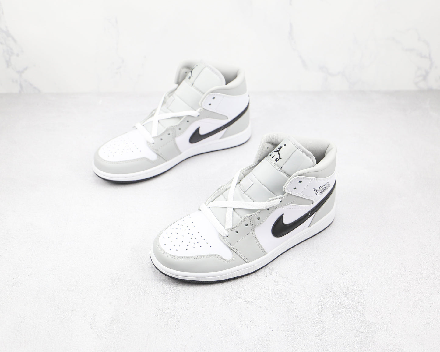 Air Jordan 1 Mid Light Smoke Grey