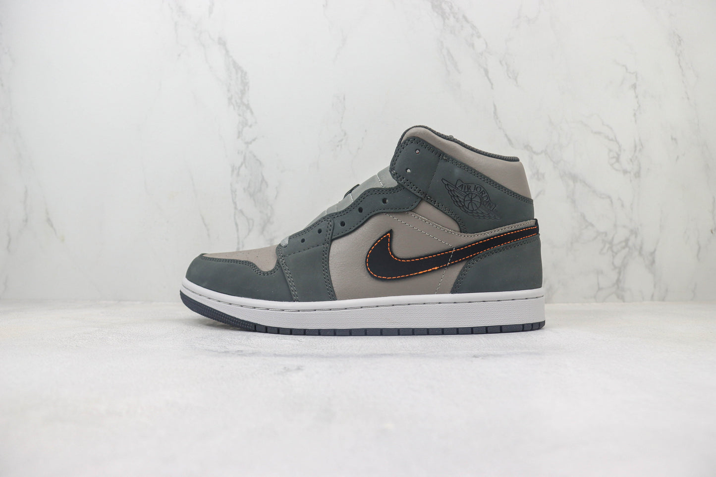Air Jordan 1 Mid Night Stadium