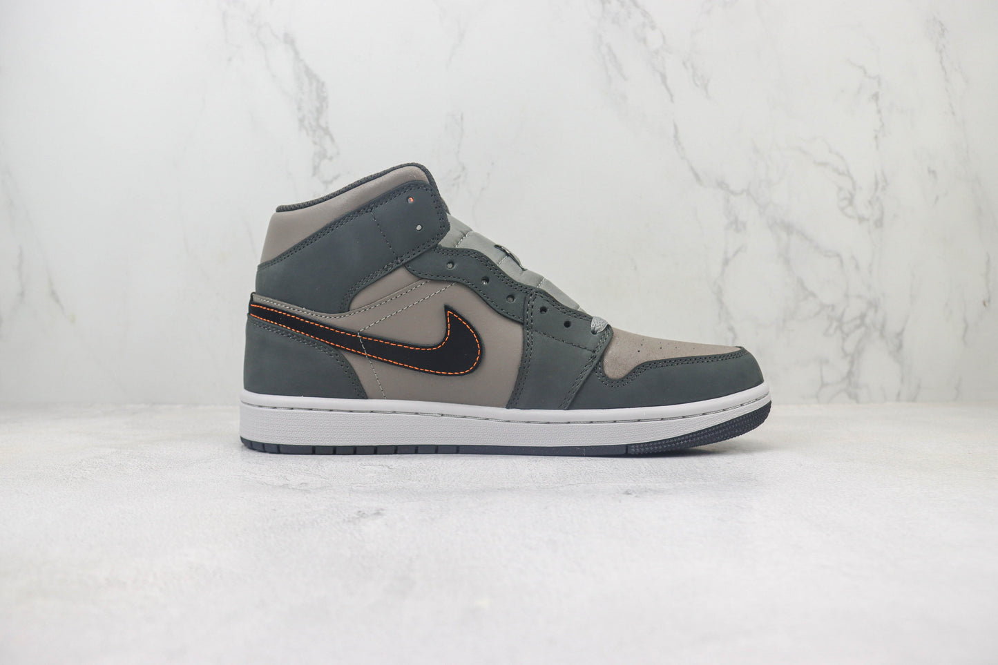 Air Jordan 1 Mid Night Stadium