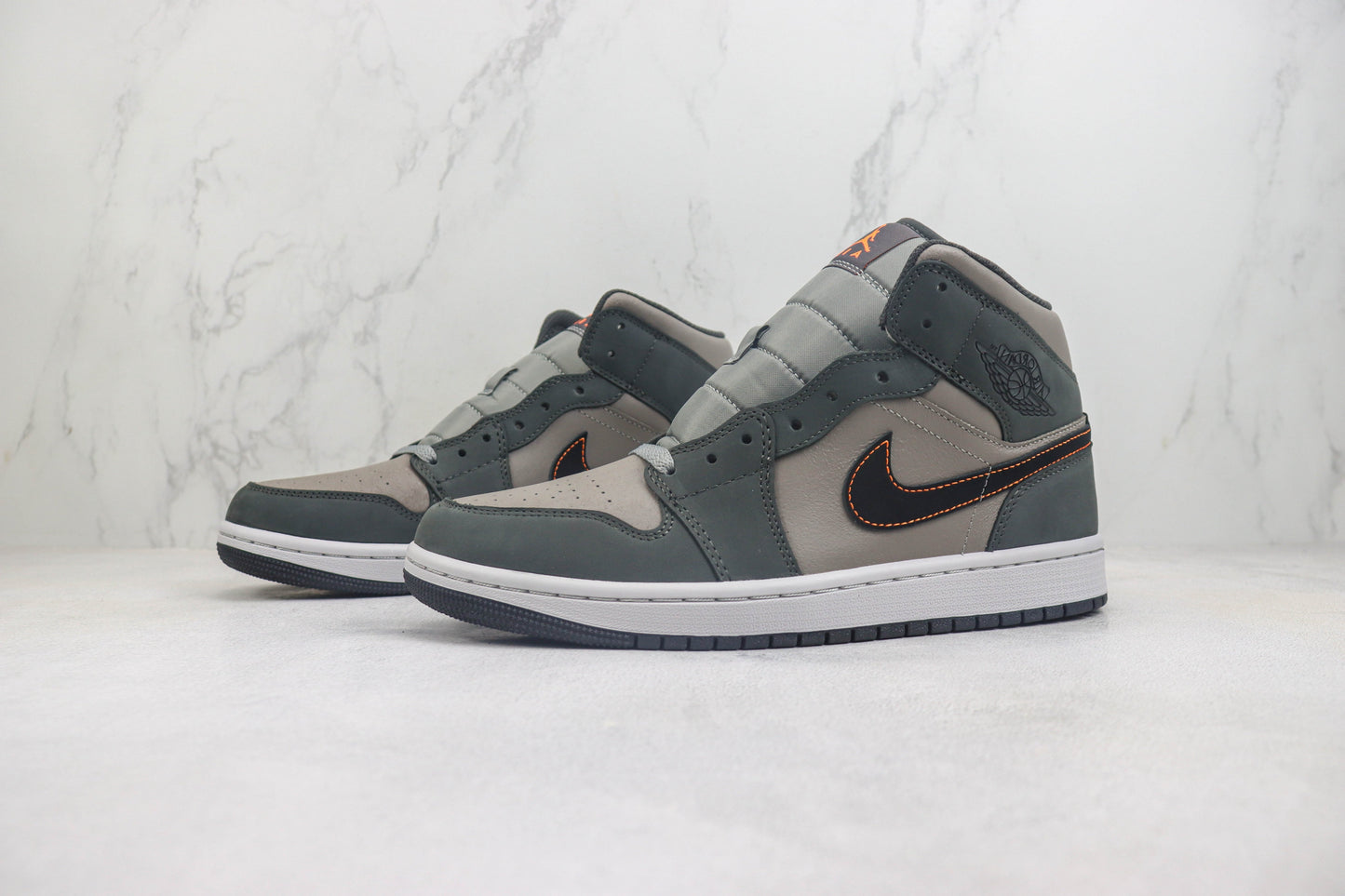 Air Jordan 1 Mid Night Stadium
