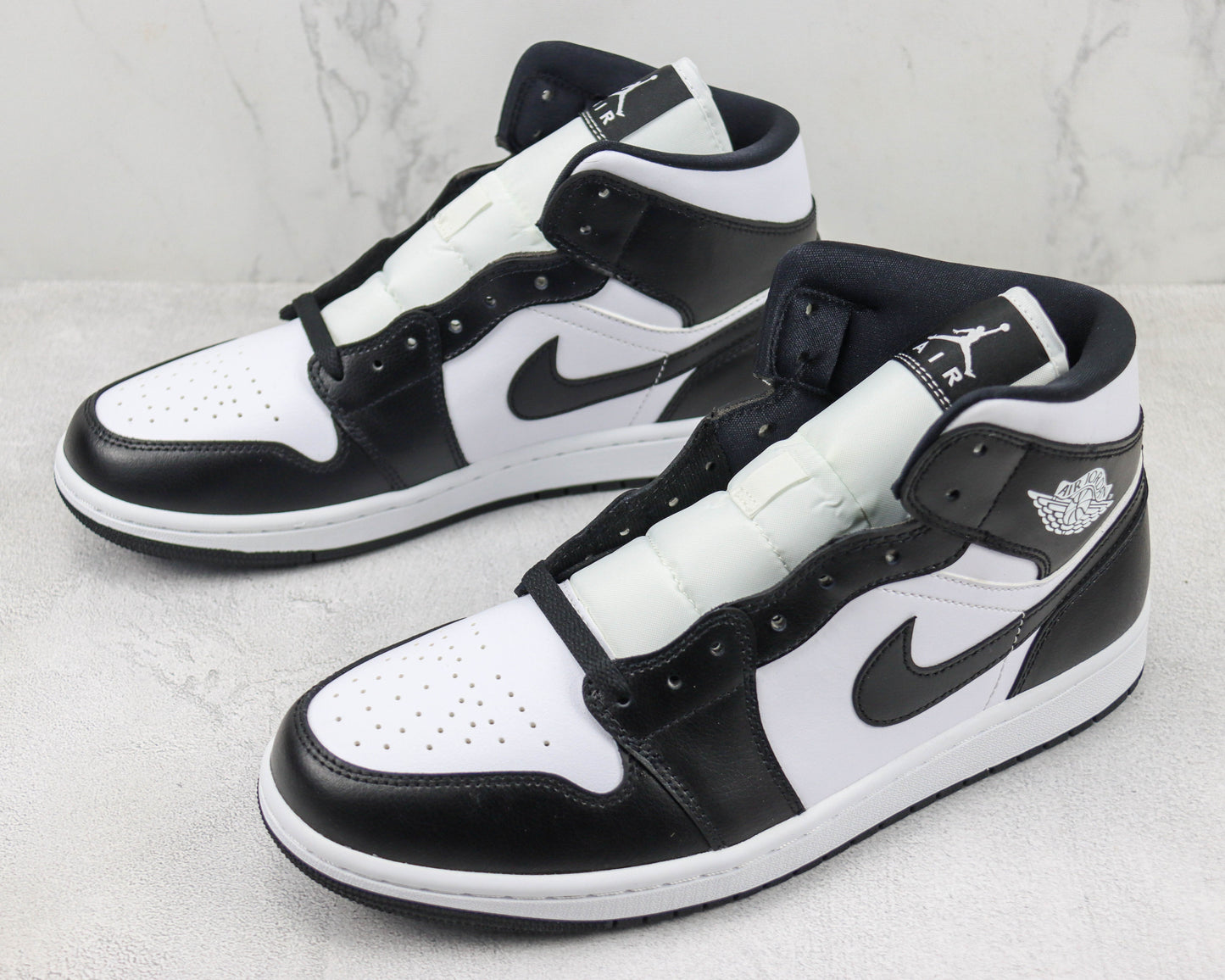 Air Jordan 1 Mid Panda