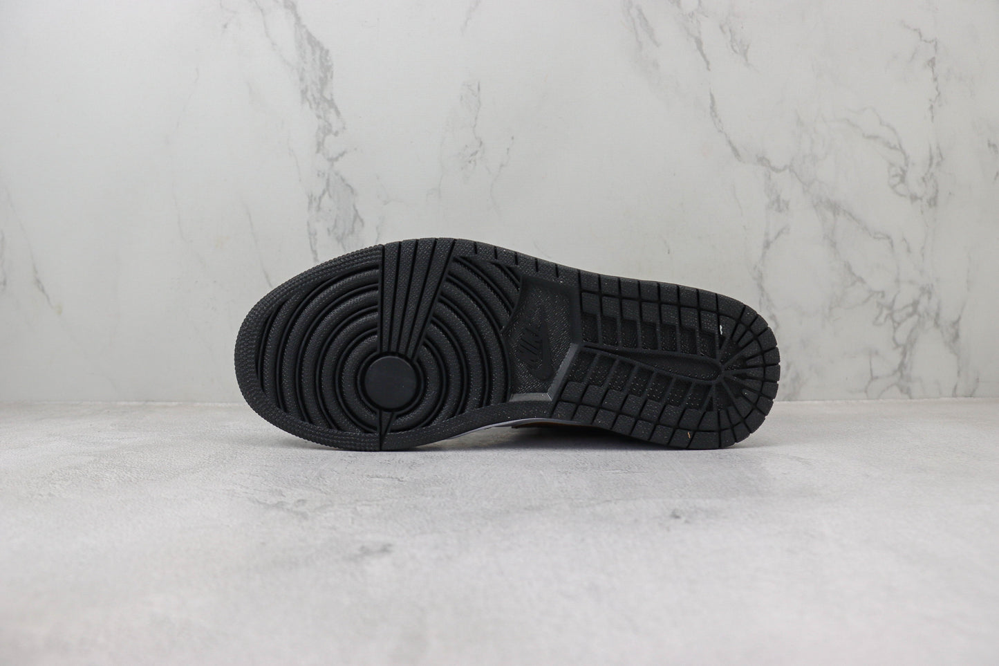 Air Jordan 1 Mid Patent Black Gold