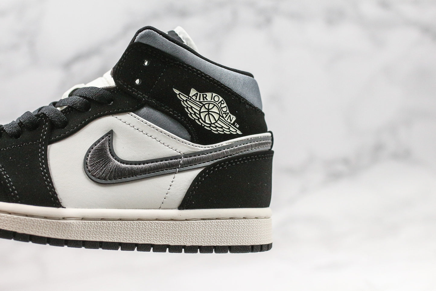 Air Jordan 1 Mid Satin Grey Toe