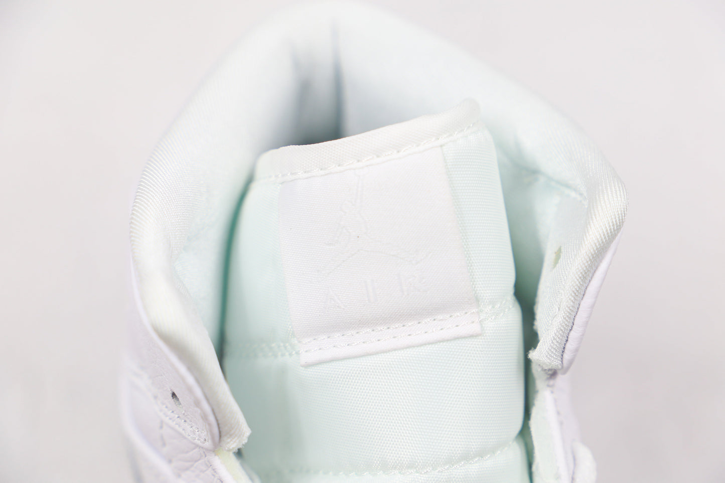 Air Jordan 1 Mid Triple White