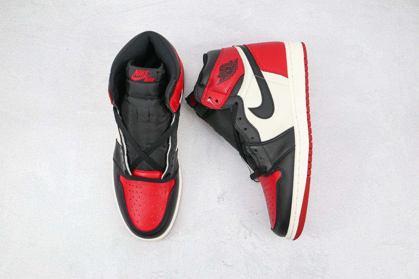 Air Jordan 1 Retro High Bred Toe