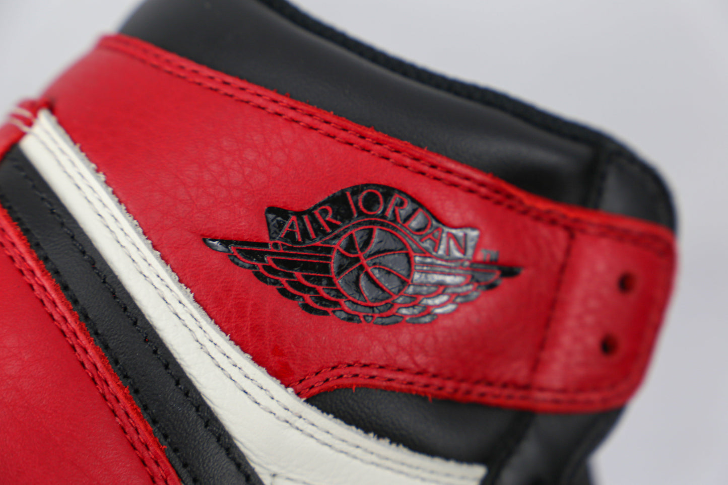 Air Jordan 1 Retro High Bred Toe