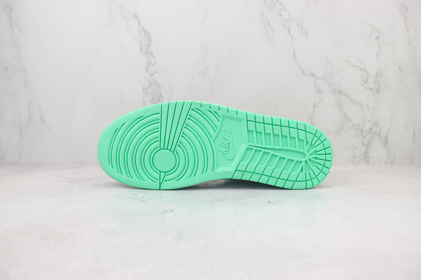 Air Jordan 1 Retro High Green Glow