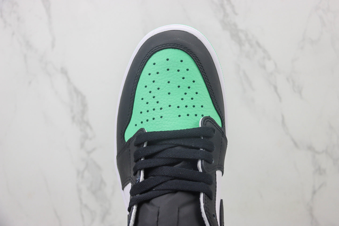 Air Jordan 1 Retro High Green Glow