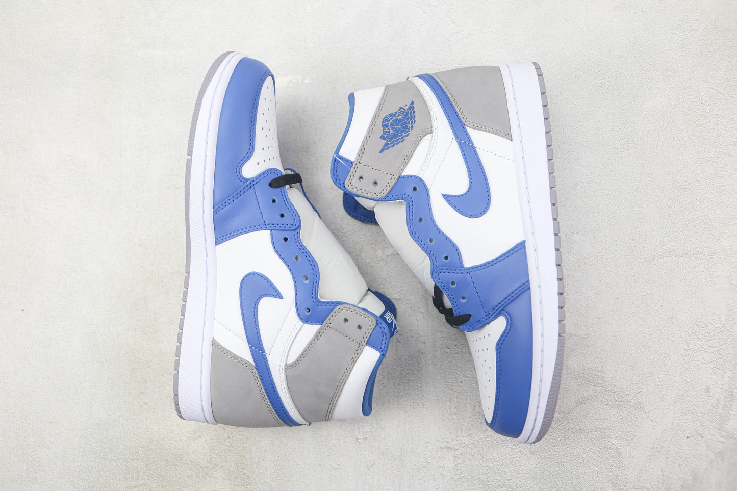 Air Jordan 1 Retro High True Blue