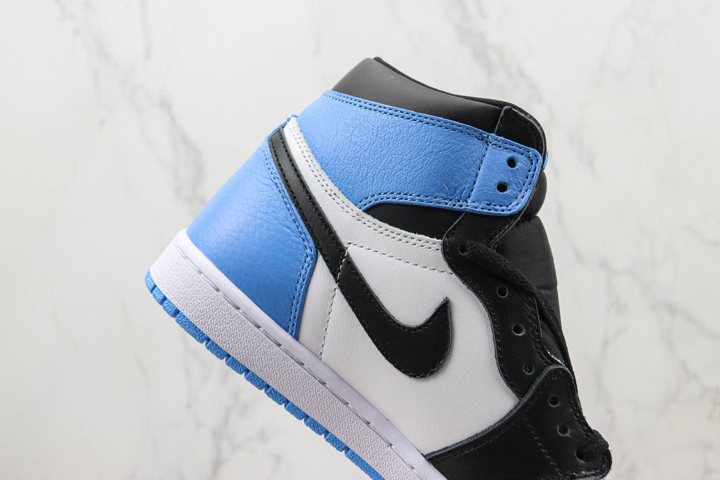 Air Jordan 1 Retro High UNC Toe