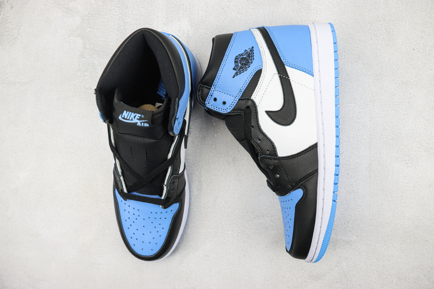 Air Jordan 1 Retro High UNC Toe