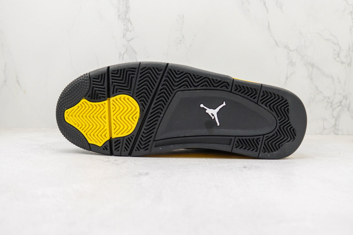 Air Jordan 4 Thunder