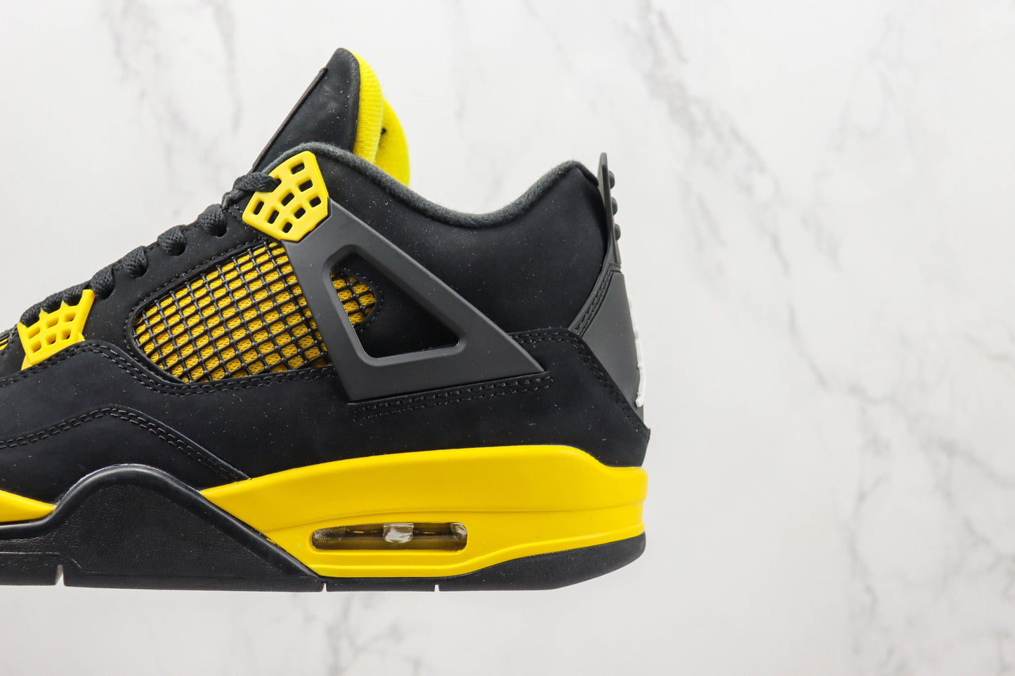 Air Jordan 4 Thunder