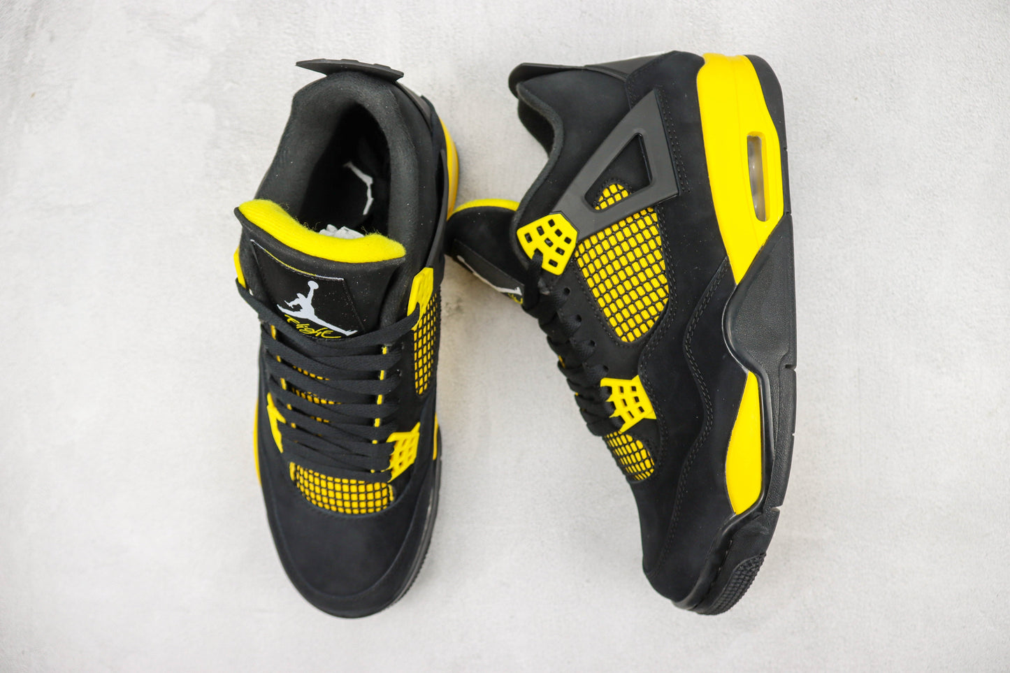 Air Jordan 4 Thunder