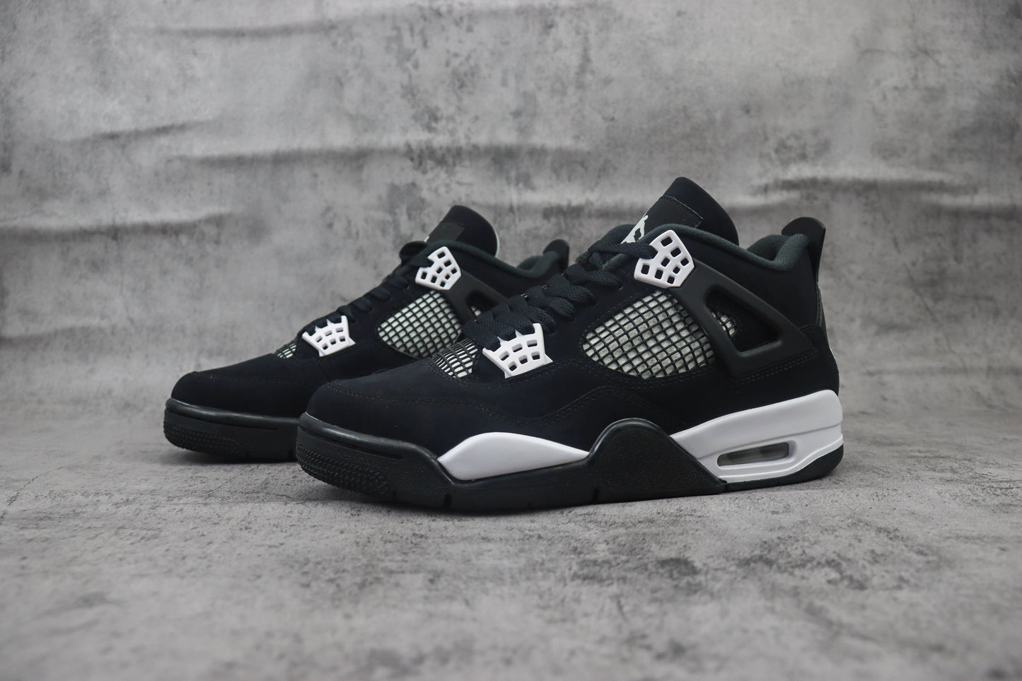 Air Jordan 4 White Thunder
